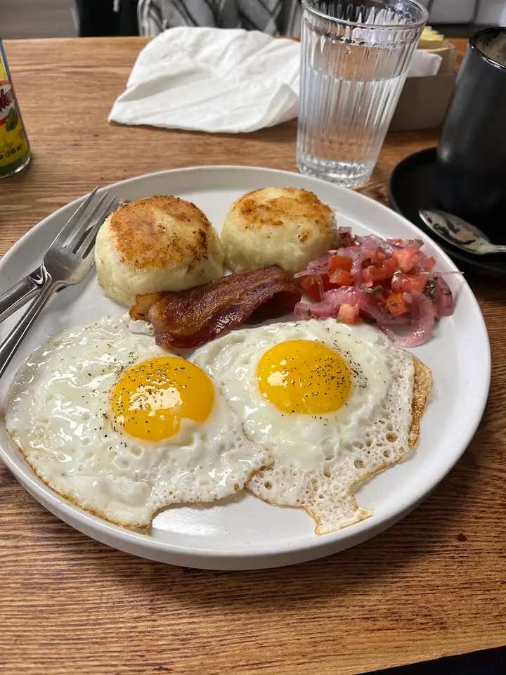La Pausa Coffee Brunch & lunch detail