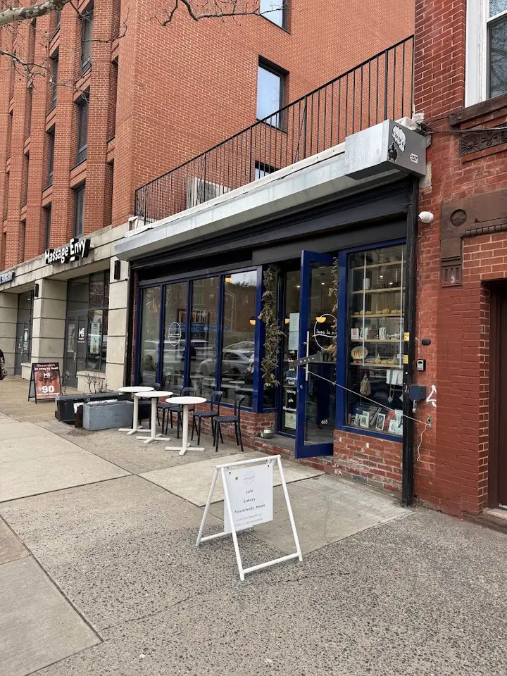 Luna La Mer coffee shop in Brooklyn
