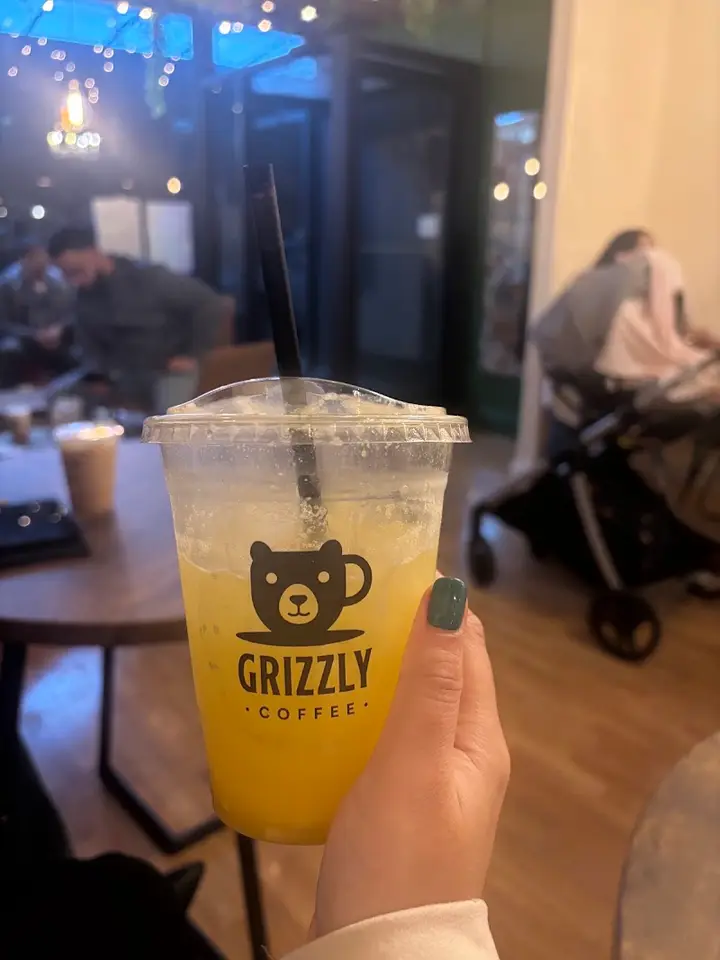 Grizzly Coffee & Tea House detail