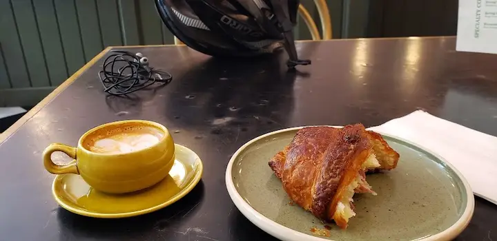 Petee's Café interior