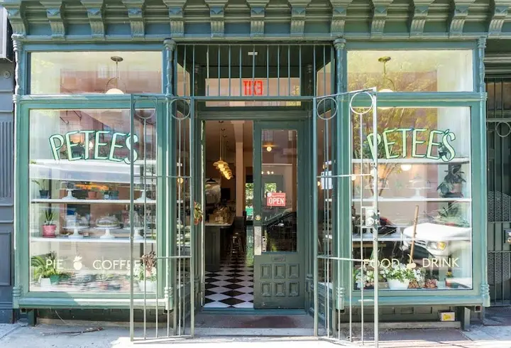 Petee's Café detail