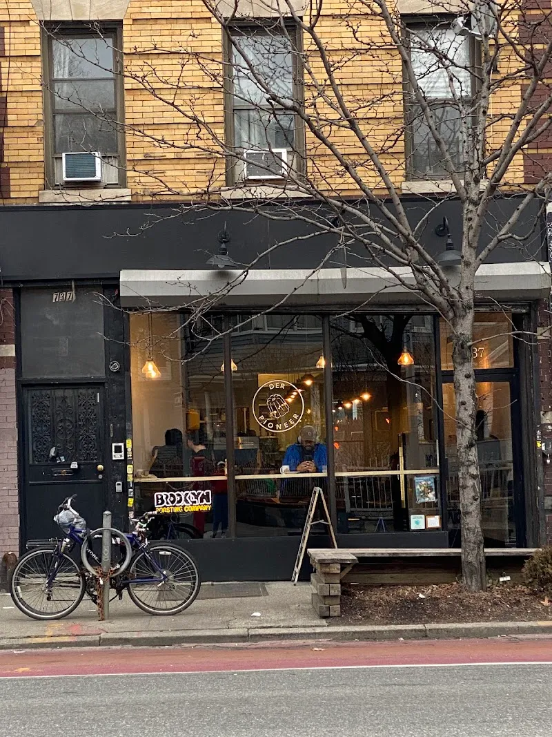 Der Pioneer coffee shop in Brooklyn