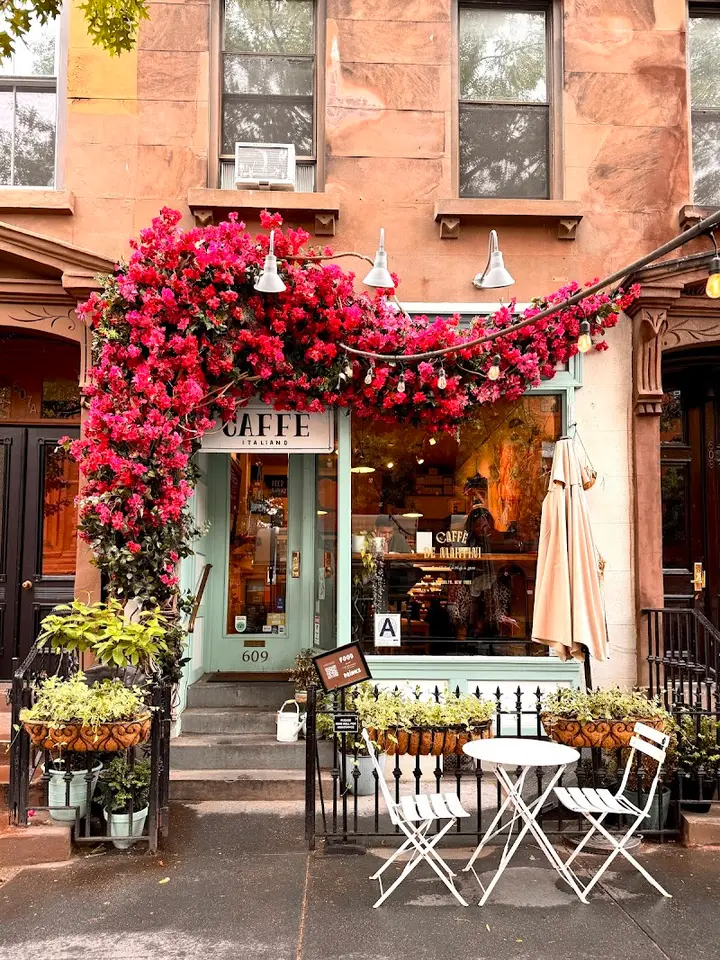 Caffè de Martini coffee shop in Brooklyn